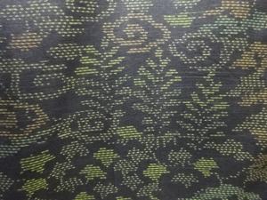 アンティーク　草葉模様織出し本場泥大島紬着物